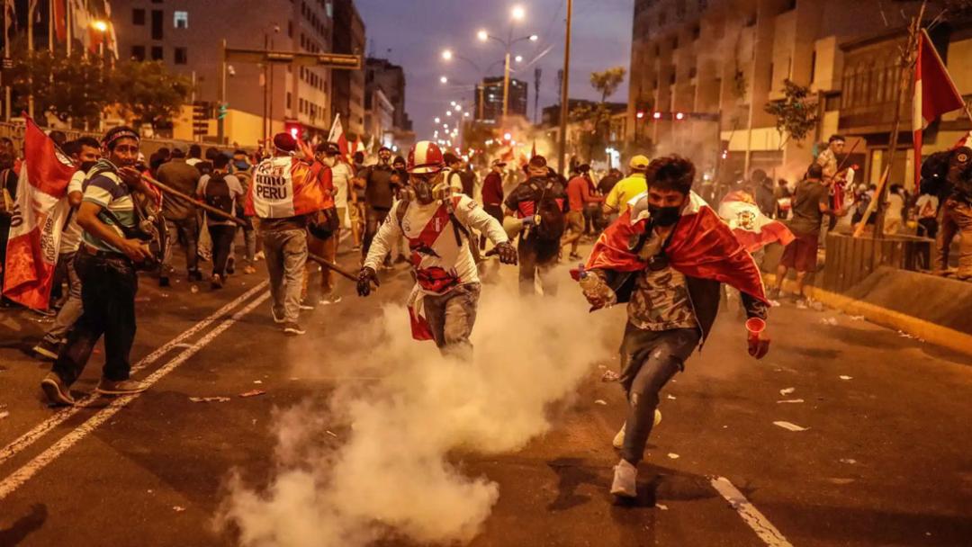 Protestas en Perú: Boluarte pide adelantar elecciones generales y declara estado de emergencia