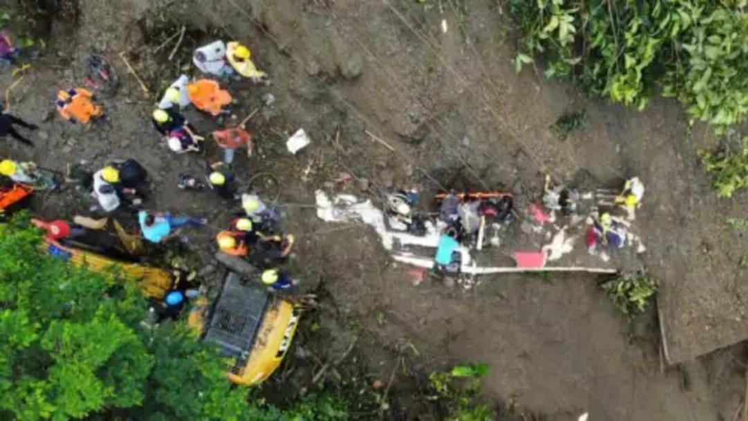 Al menos 3 muertos y 20 personas sepultadas tras deslizamiento en Colombia
