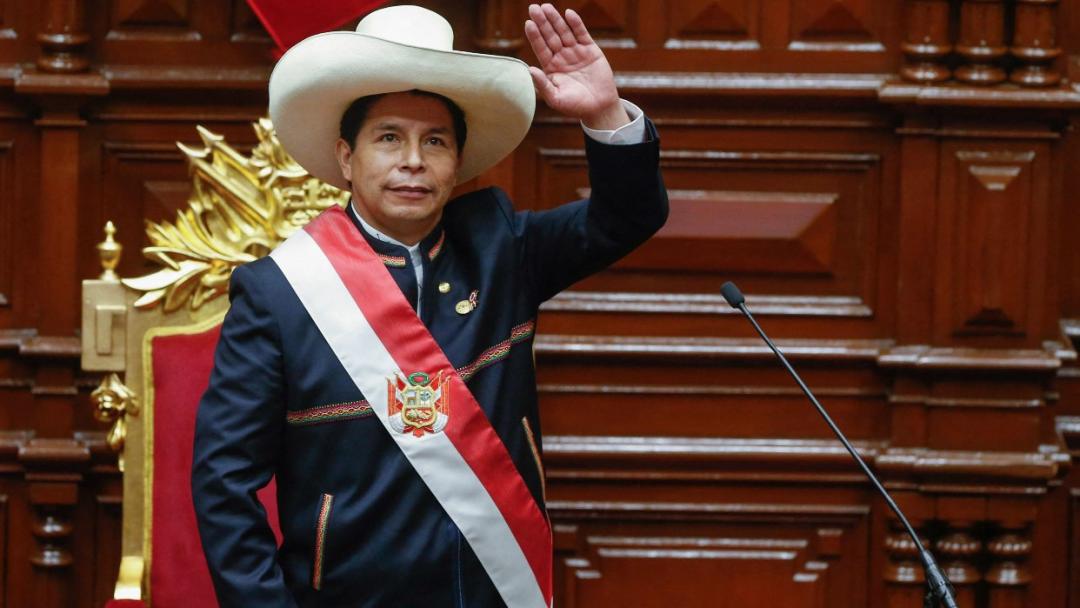 Congreso de Perú debate si abre proceso de destitución a Castillo