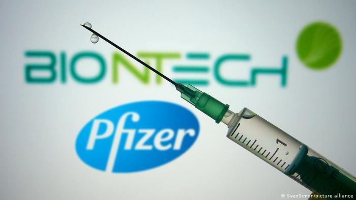 FDA concede aprobación total a la vacuna de Pfizer