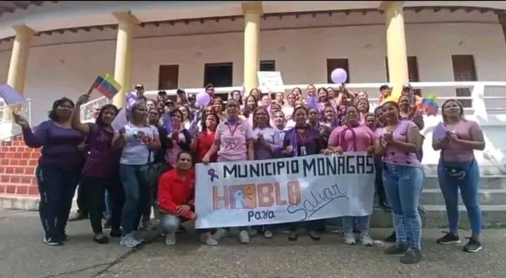 Instituto Municipal de la Mujer realiza punto violeta en la plaza Bolivar de Altagracia de Orituco
