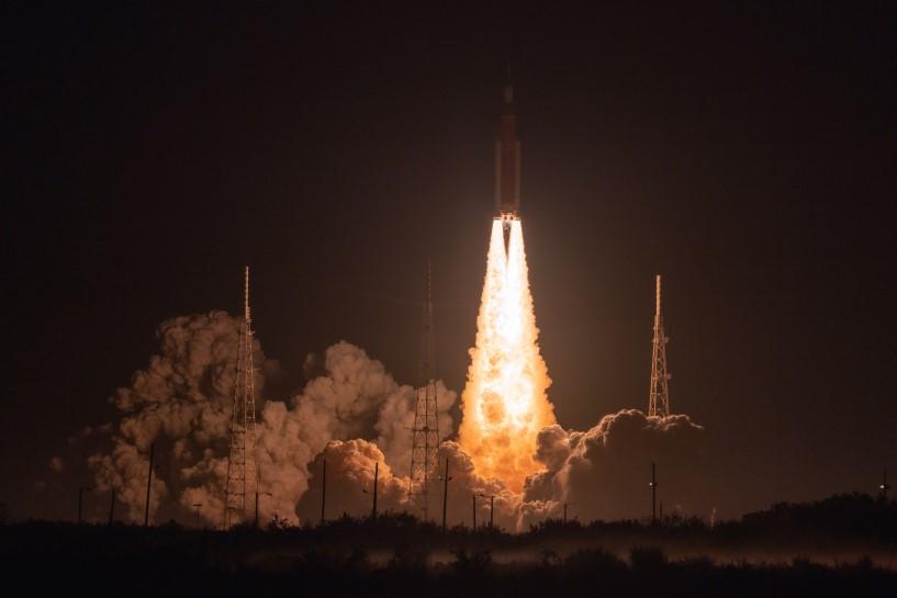 La NASA lanza la misión a la Luna con su cohete más poderoso hasta la fecha