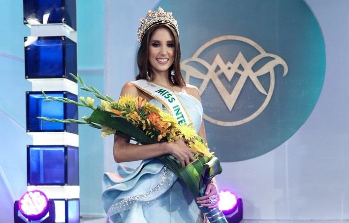 Miss Venezuela International está en cama tras rodar por escaleras 