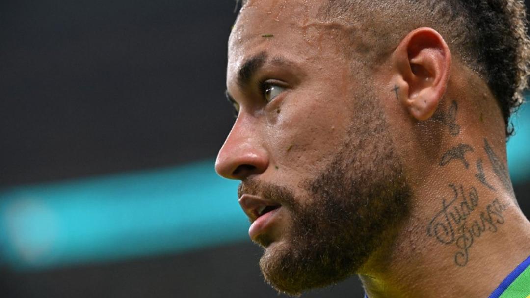 Neymar se somete a exámenes médicos tras lesión en debut en Catar